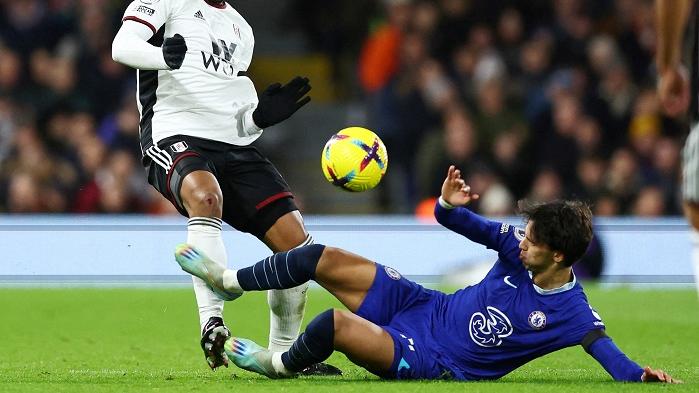 祖奧菲歷斯首次代表車路士的比賽就領紅牌。(路透社)