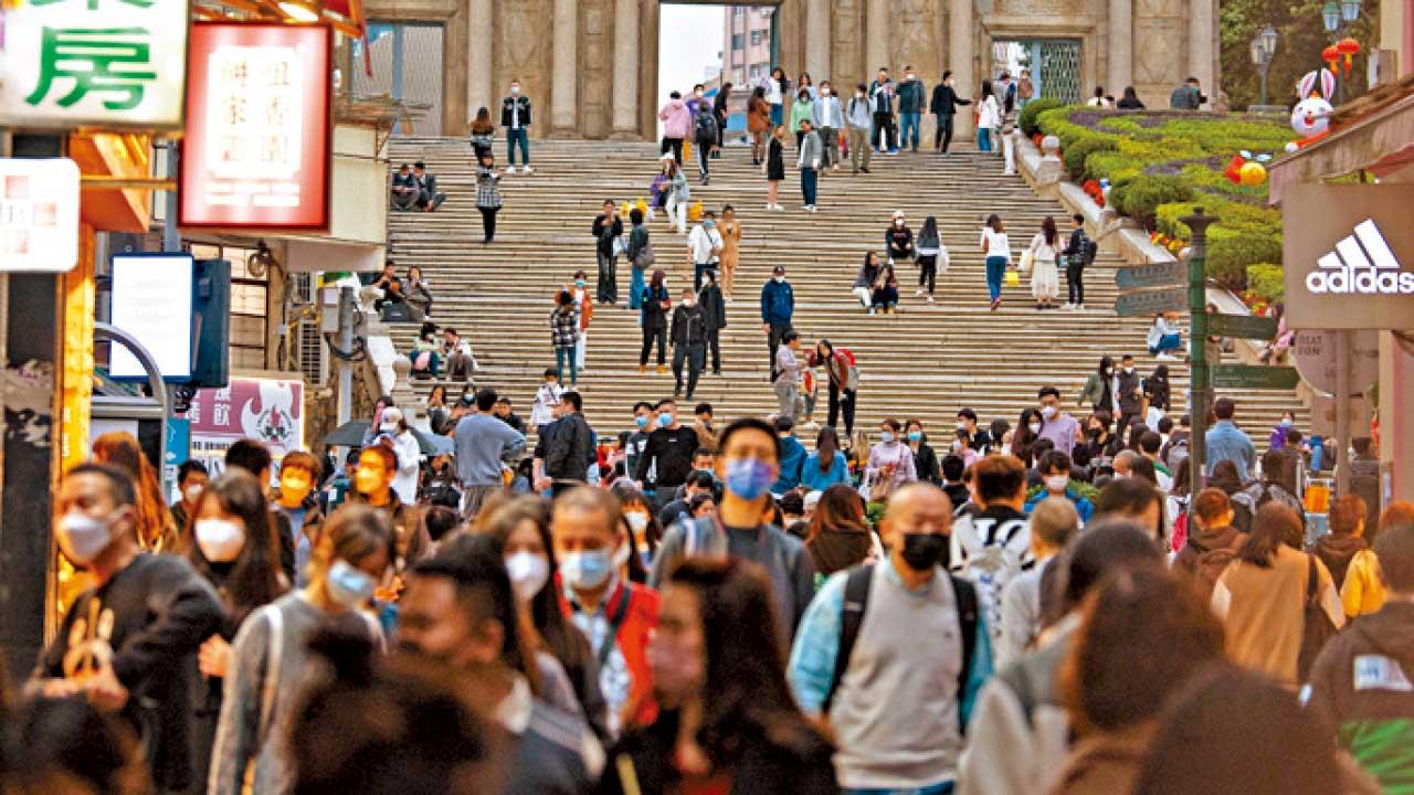 水貨客重現  手信店做到無停手  澳門開關首日丁財兩旺