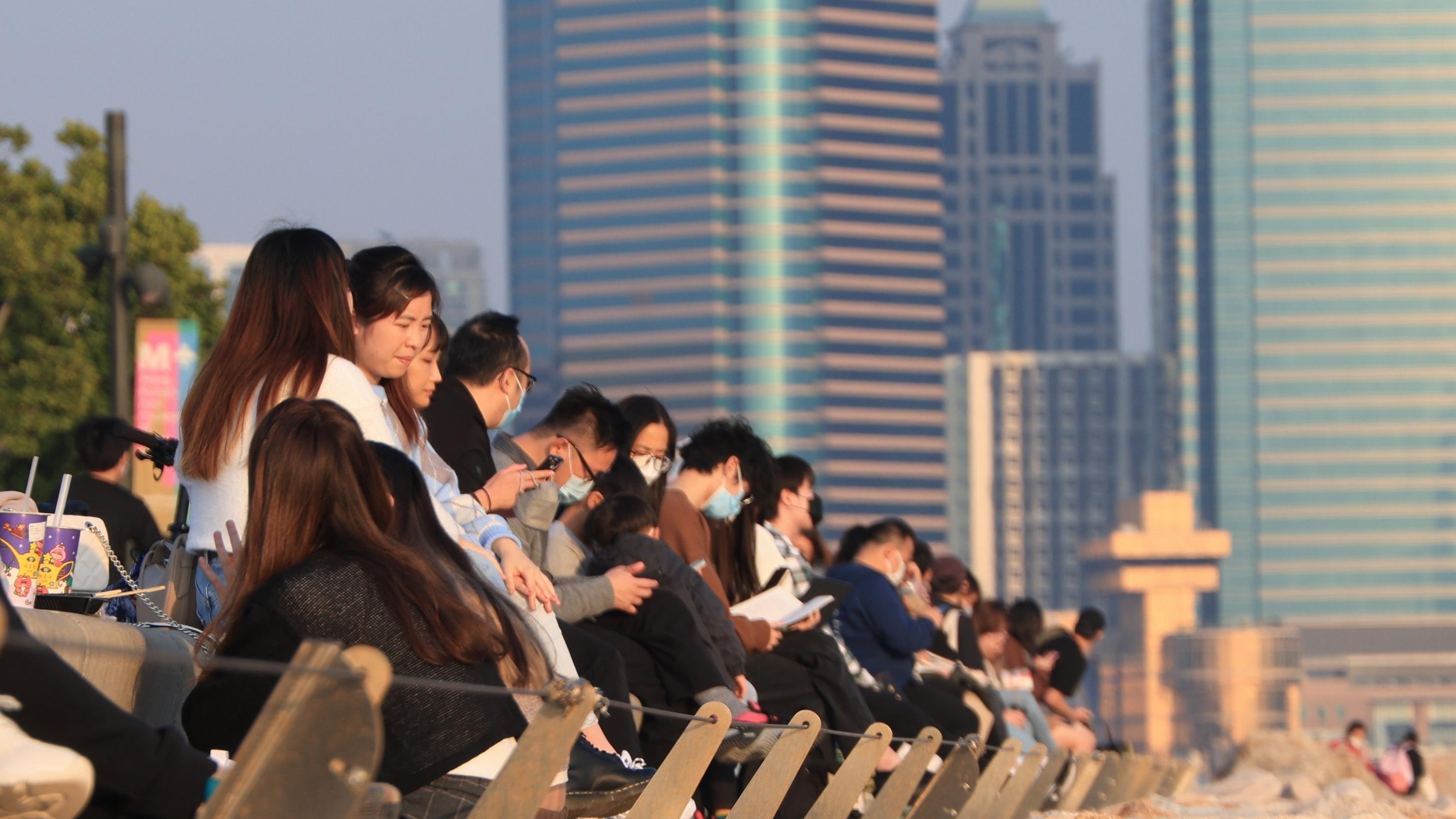 西九文化區在防疫措施鬆綁後，民眾恢復活動。