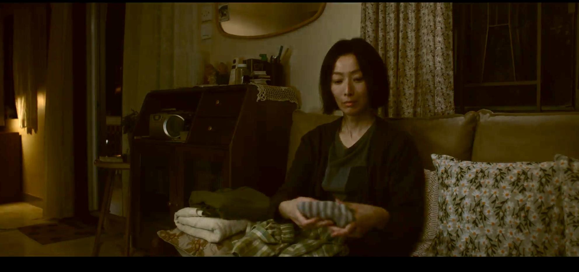 流水落花｜鄭秀文素顏師奶look演寄養家庭母親      零片酬支持導演