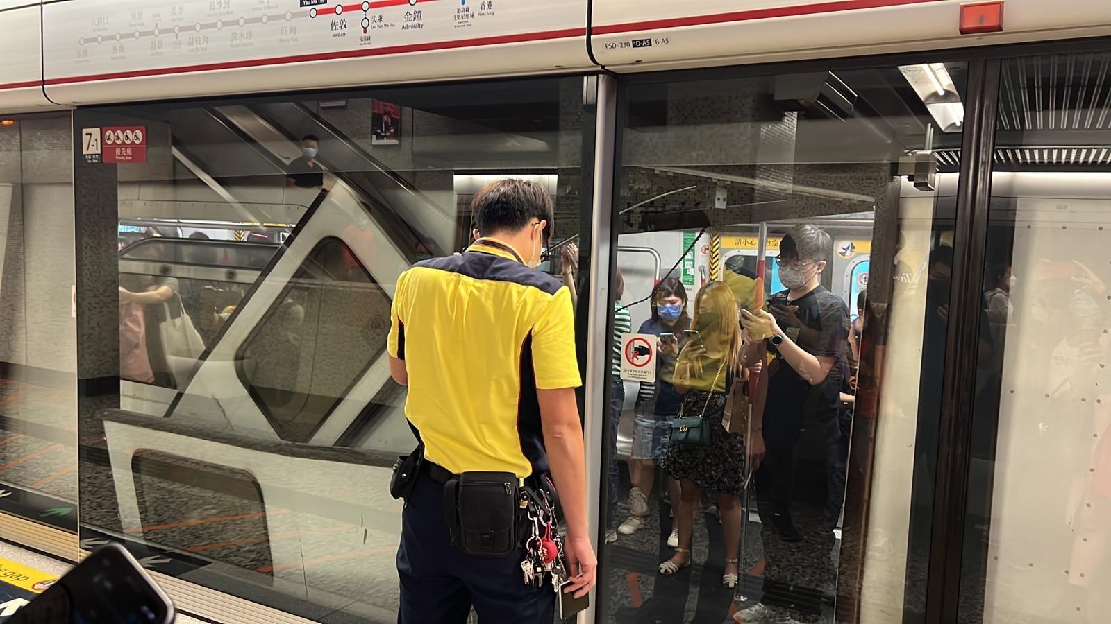 港鐵, 荃灣綫, 油麻地, 出軌, 甩門