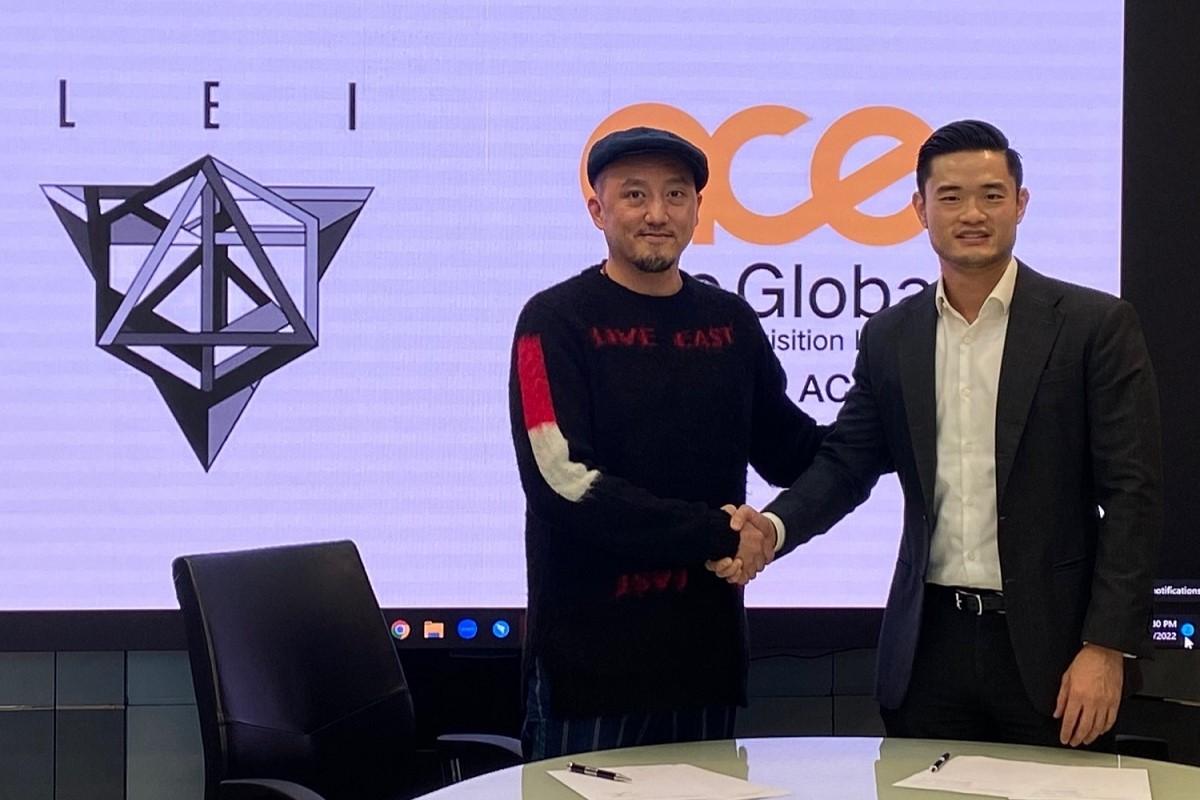 王圖(右)表示很高興和期待與LE合併；左為羅揚文。