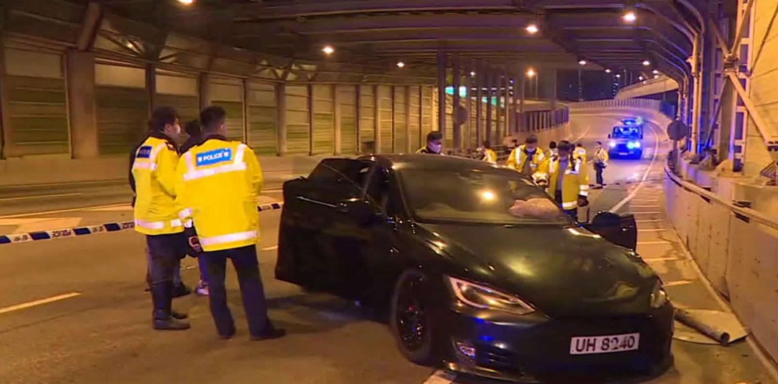 38歲男子駕私家車屯門公路撞壆自炒 送院搶救後不治