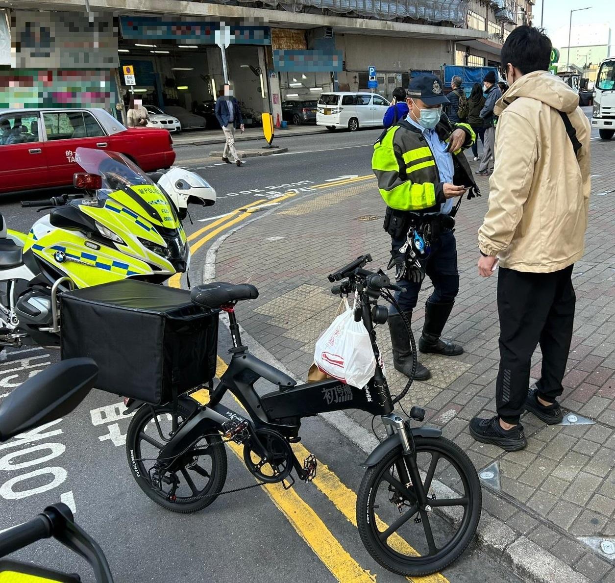 港島打擊單車違例事項及非法駕駛電動可移動工具