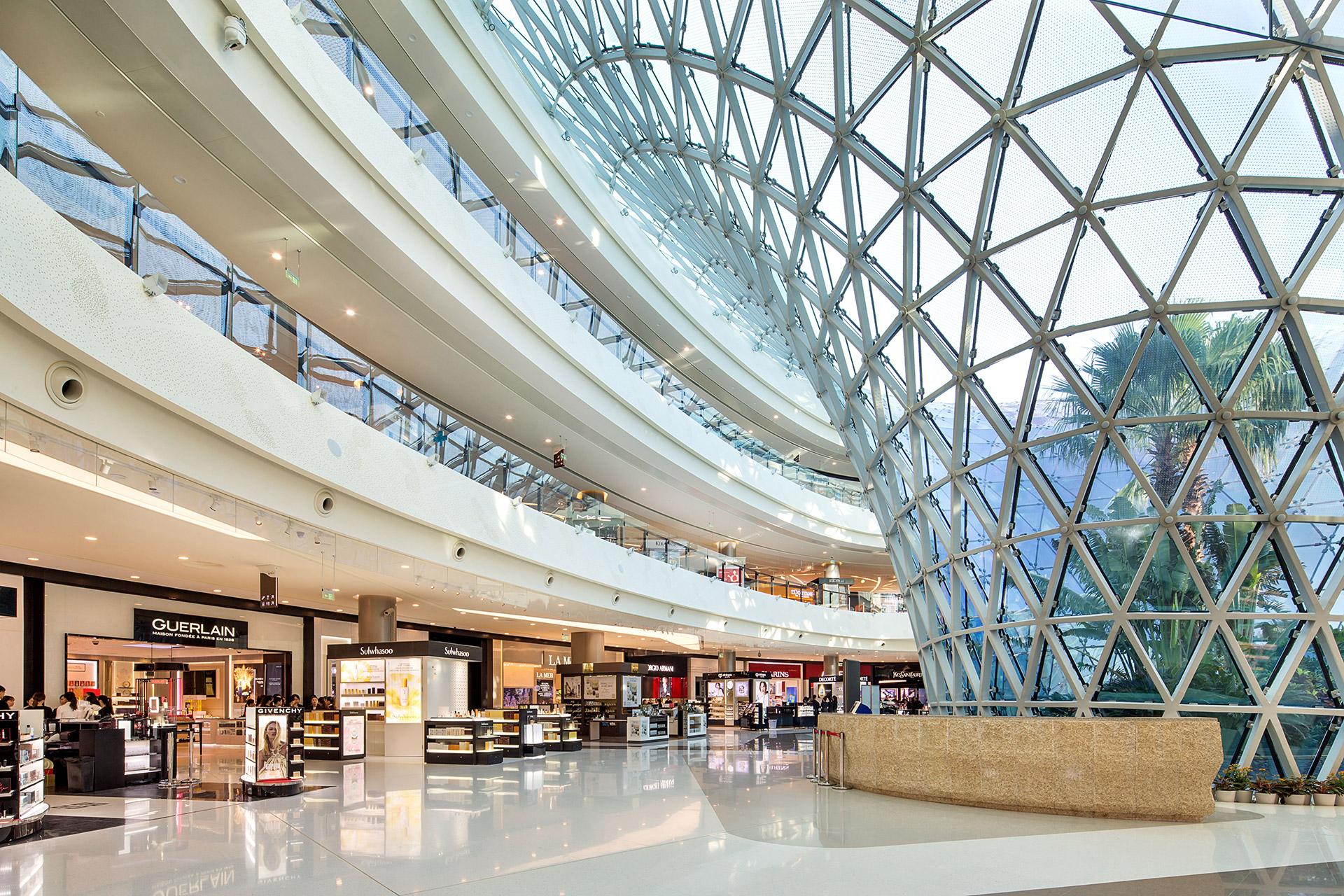 海南免稅店春節熱銷較2019同期升逾3倍  中國中免股價回吐逾一成