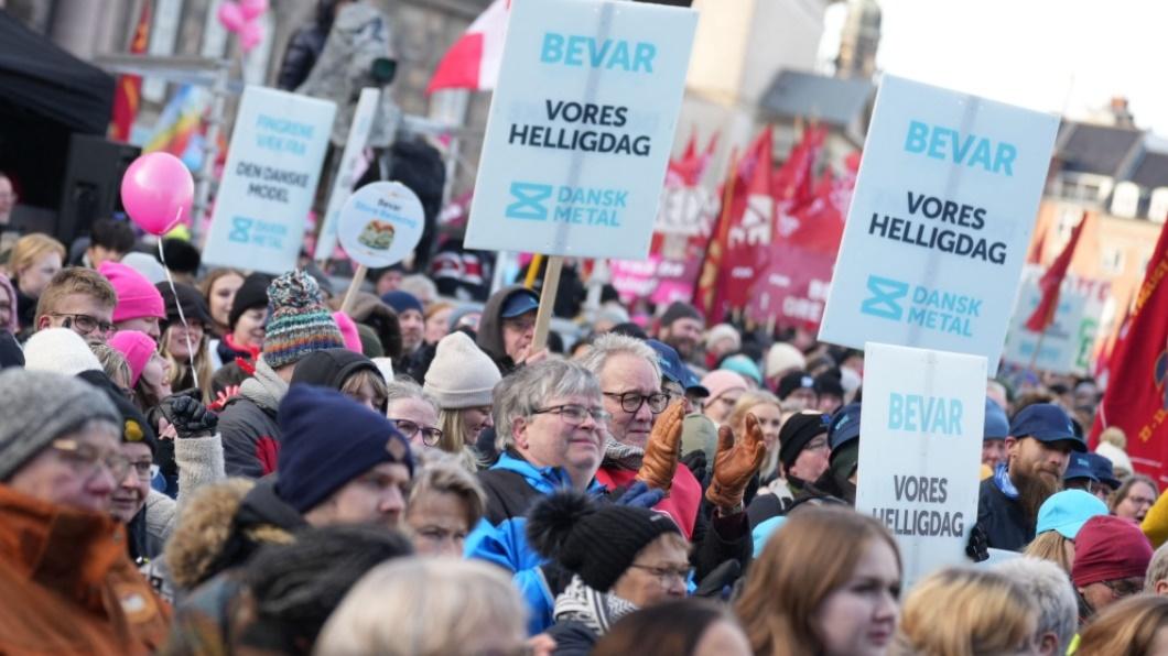 丹麥擬取消1日公眾假期應付國防開支，觸發5萬人示威。(Twitter)