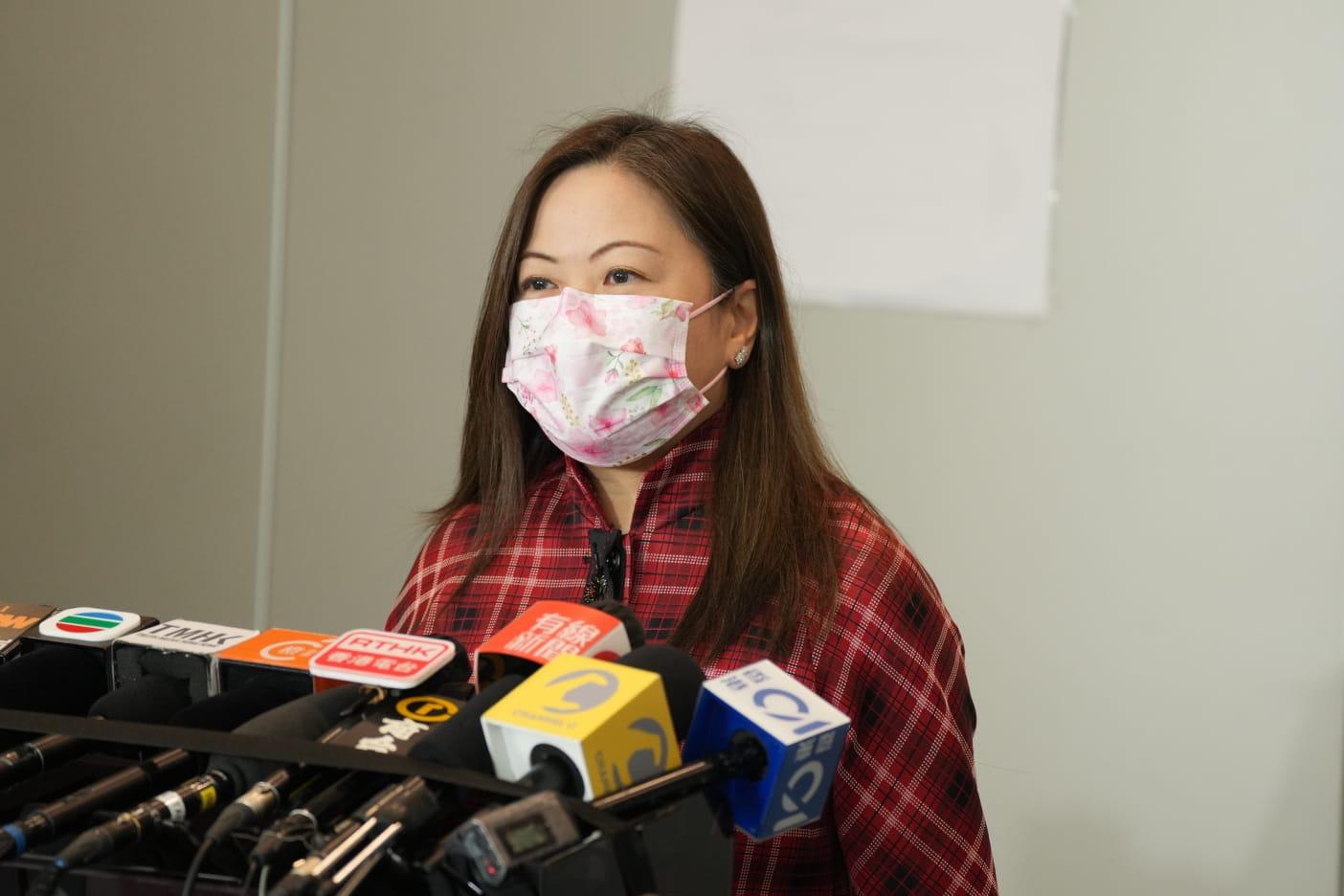 署長羅淑佩指，相信未來2個月可以處理到餘下5,000輛的士申請。(陳奕釗攝)