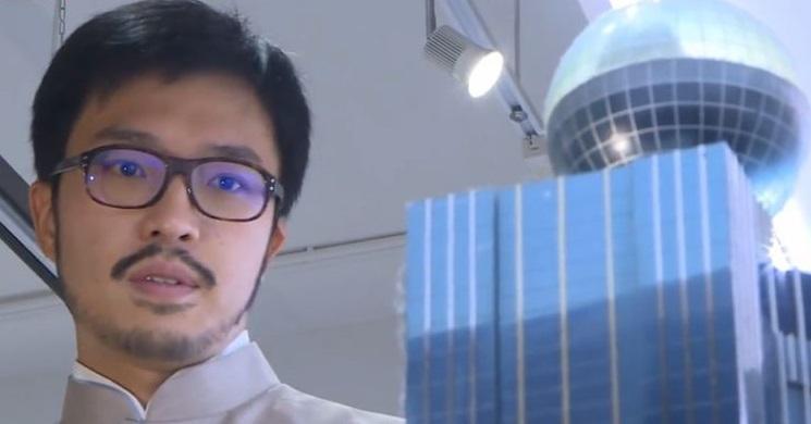 隨李家超訪問中東的建築師何力治，希望以香港興建綠色建築的經驗，協助當地建築設計。(新聞截圖)