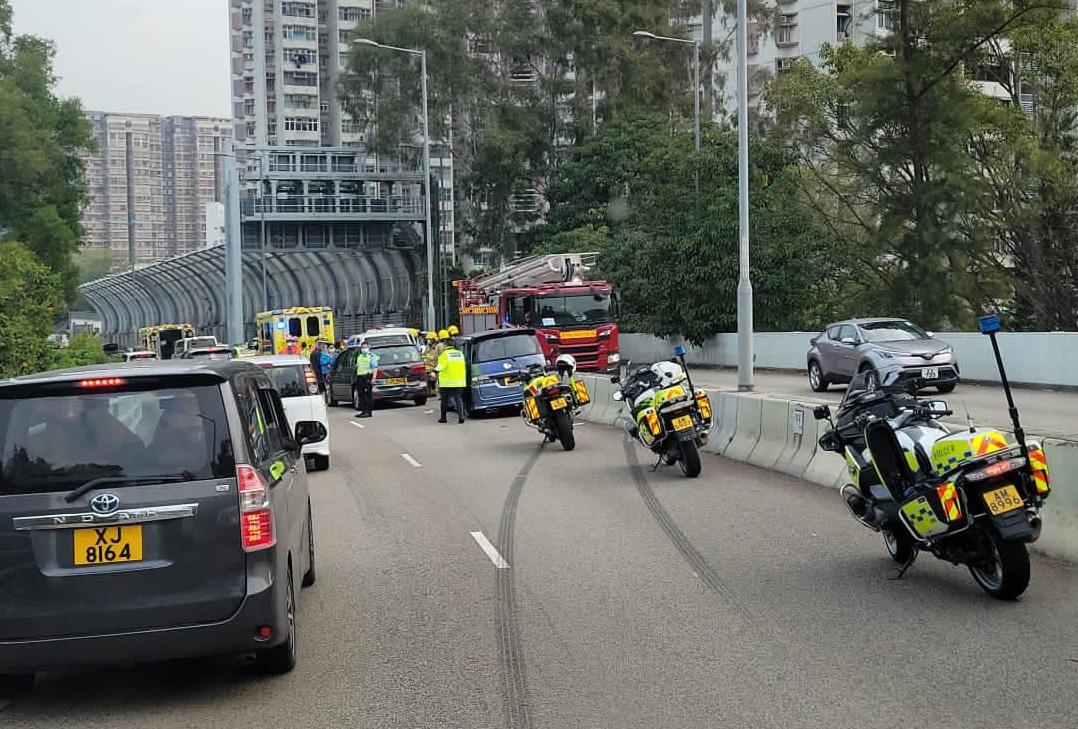 太和路3車相撞兩人受傷送院
