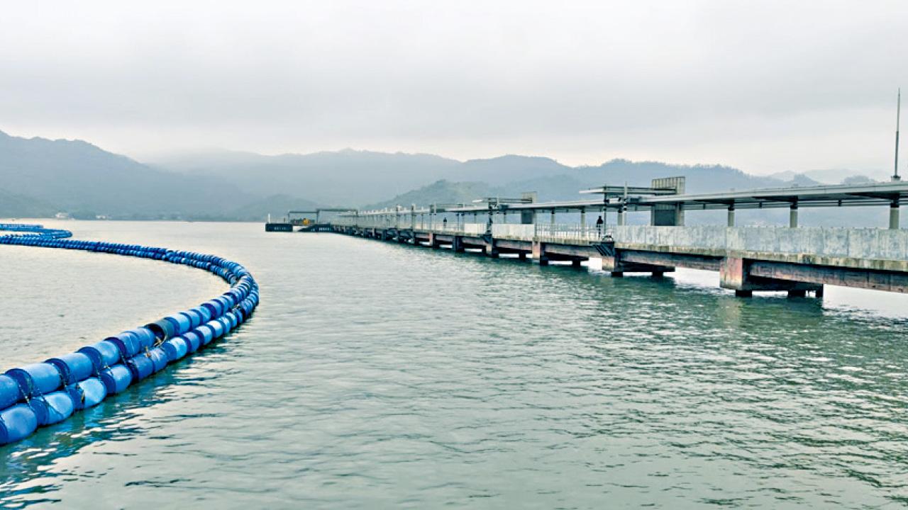 日出沙頭 月懸海角