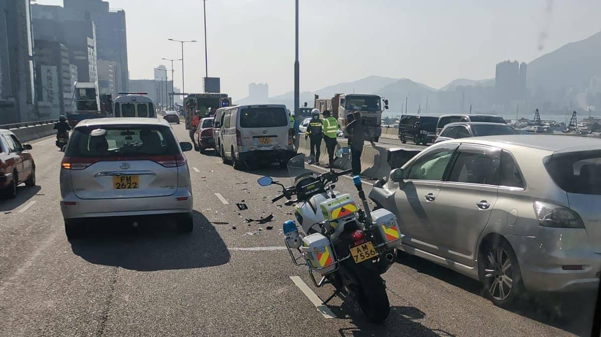 觀塘繞道4車相撞2人受傷　東行龍尾至麗晶花園