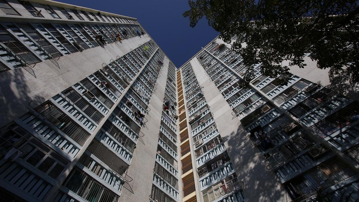 公共屋邨過去兩年有超過300宗關於高空擲物的扣分個案。(資料圖片)