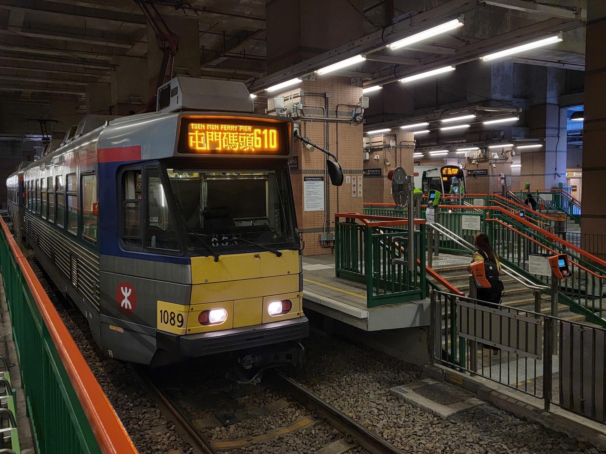 因賭馬輸錢推女子落輕鐵路軌，患精神病男司機判醫院令6個月。(資料圖片)