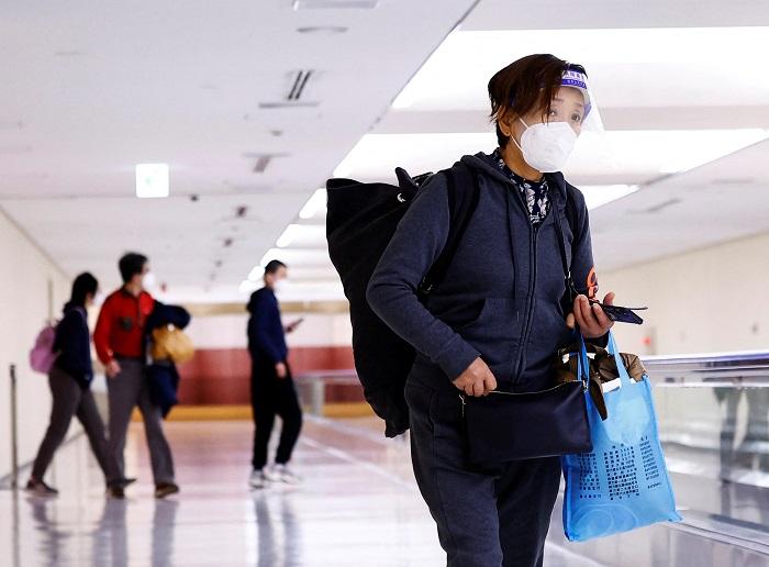 日本考慮在本月放寬中國航班僅使用4個機場的限制。(路透社)