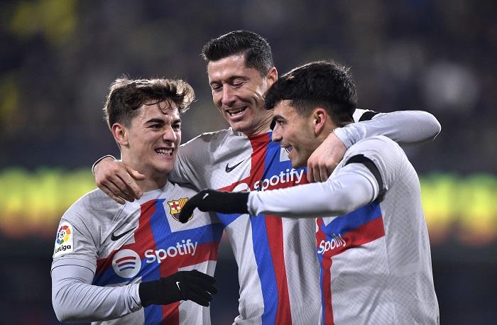 利雲杜夫斯基與加維名柏迪慶祝入球。(路透社)