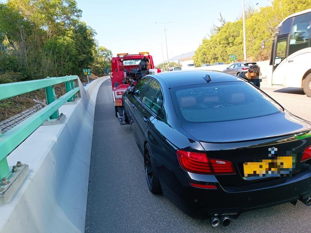 警方新界北打擊違泊　兩日發逾4400張牛肉乾拖走10車