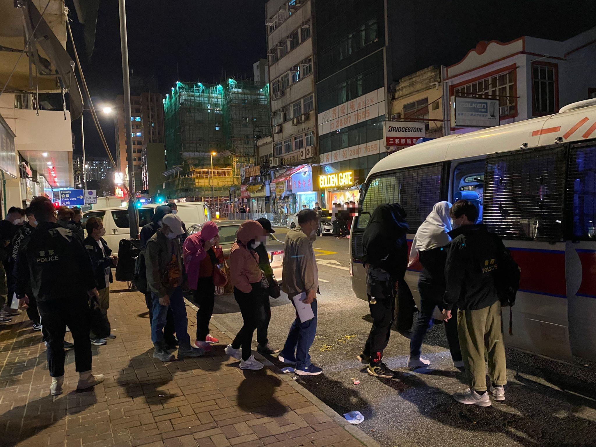 警上水搗破百家樂賭檔拘16人  檢逾18萬賭款籌碼