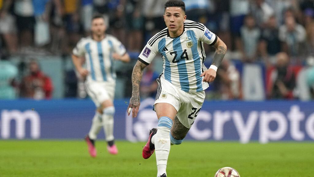 車路士落實破紀錄簽入安素費南迪斯。(美聯社)