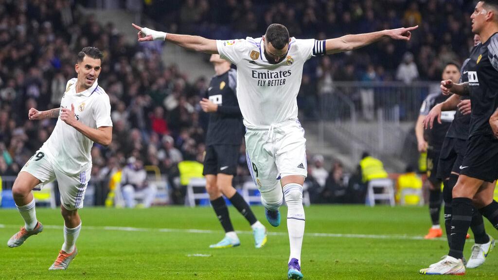 賓斯馬12碼梅開二度。(美聯社)