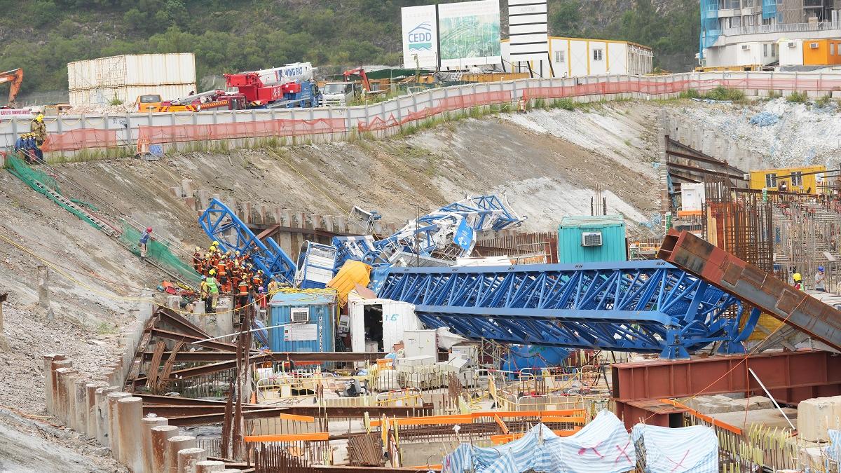 安達臣道一個地盤去年9月有天秤倒塌。(資料圖片／陳奕釗攝)