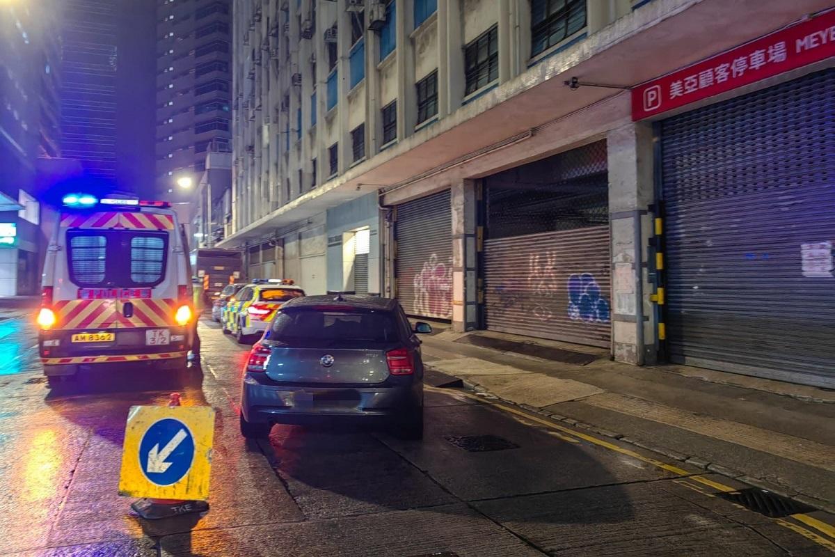 警方在觀塘截查一輛私家車，揭發有人懷疑酒後駕駛及「頂包」。(警方提供)