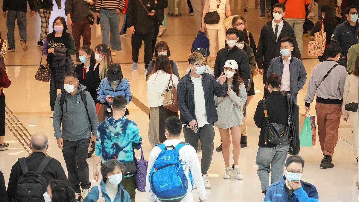 本港至今仍維持口罩令。(資料圖片／李睿哲攝)