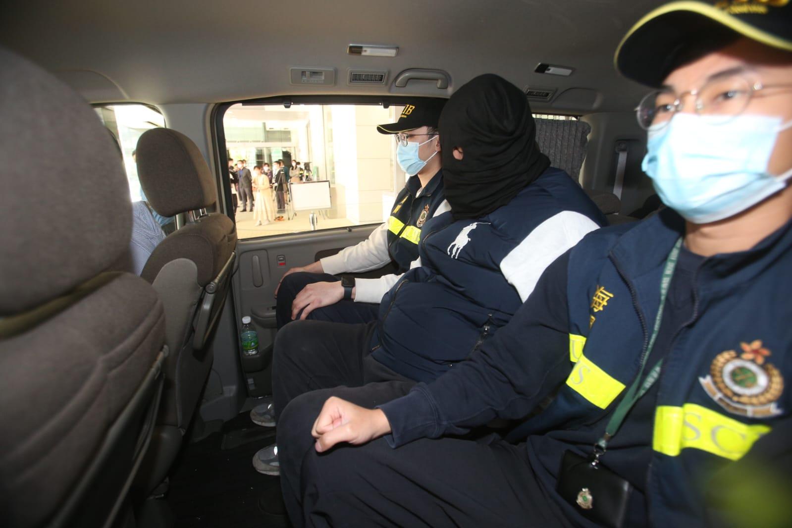 海關昨日於大角嘴拘捕兩名48歲及51歲的非本地男子