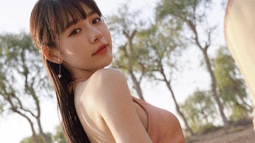 來自馬來西亞的林明禎，6年前到台灣發展，憑甜美樣貌和魔鬼身材，火速走紅，近年她轉移來港發展，人氣爆燈，吸金不斷。