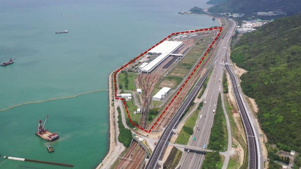 小蠔灣項目位於港鐵小蠔灣車廠上蓋，鄰近將興建的港鐵東涌綫小蠔灣站。(港鐵資料)