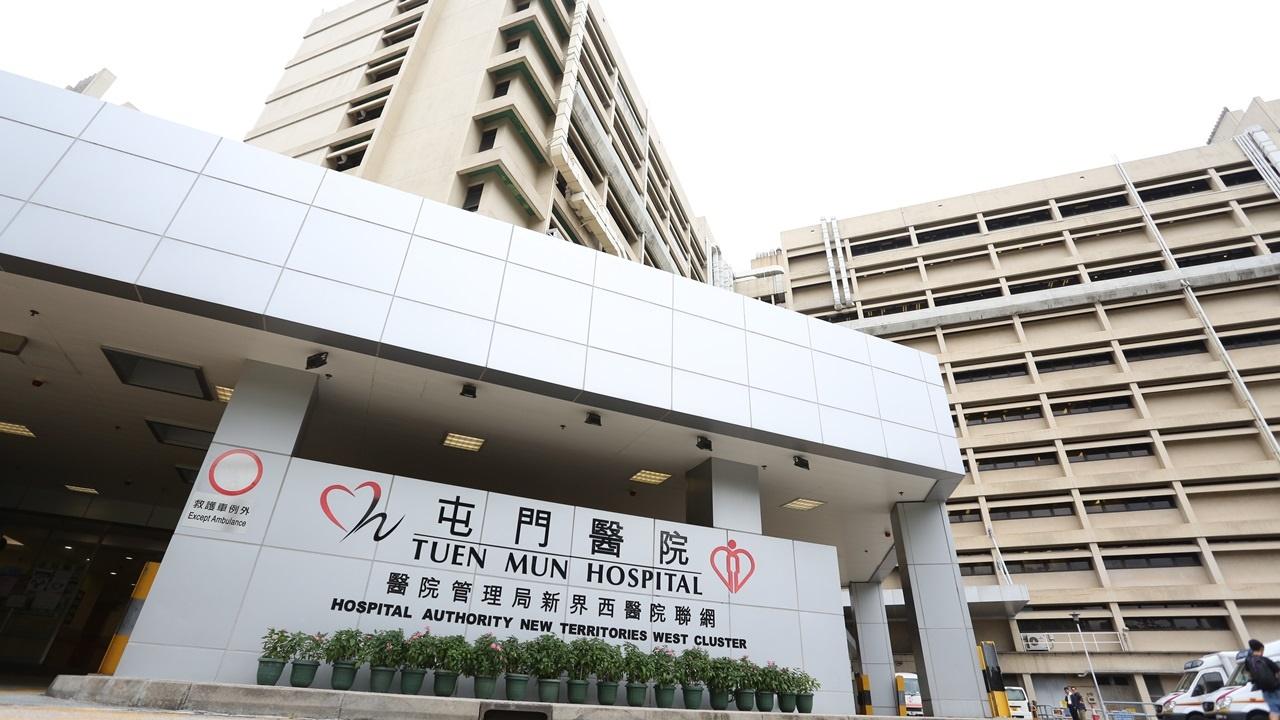 屯門醫院病人扶抱吊機路軌部件外殼掉落，無人受傷。(資料圖片)