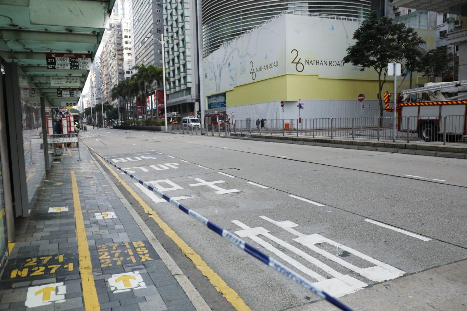 尖沙咀建築地盤四級火，一段彌敦道全封59條巴士線改道。(林俊源攝)