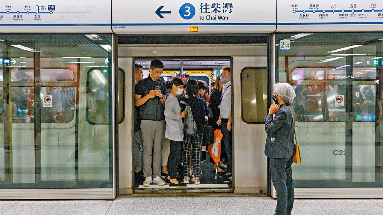 引利潤掛鈎 物業賺百億 票價最高減0.8% 繁忙時間延誤罰款加兩成 最高4千萬元