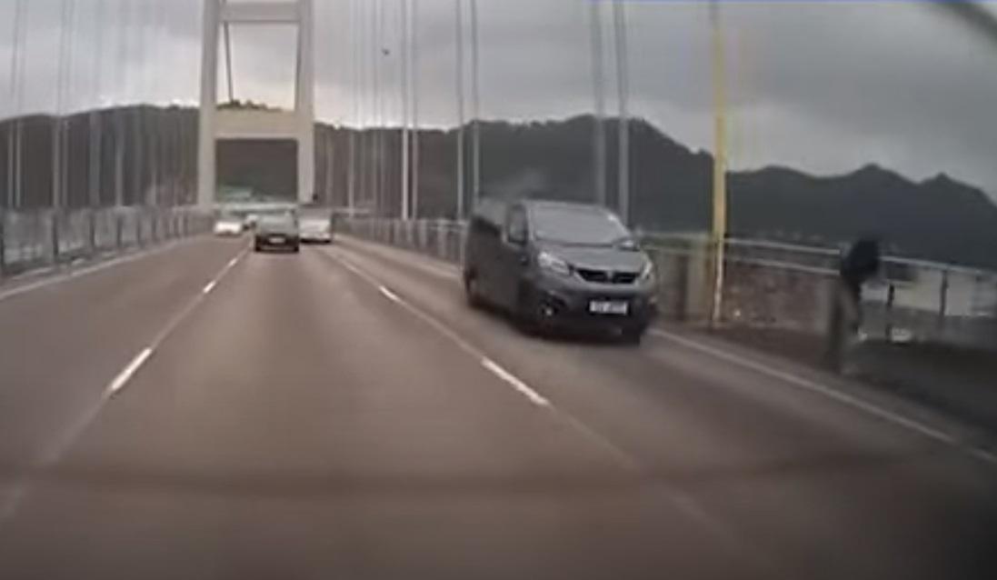 青馬大橋61歲男子棄車跳橋不治  爬欄一刻片段曝光
