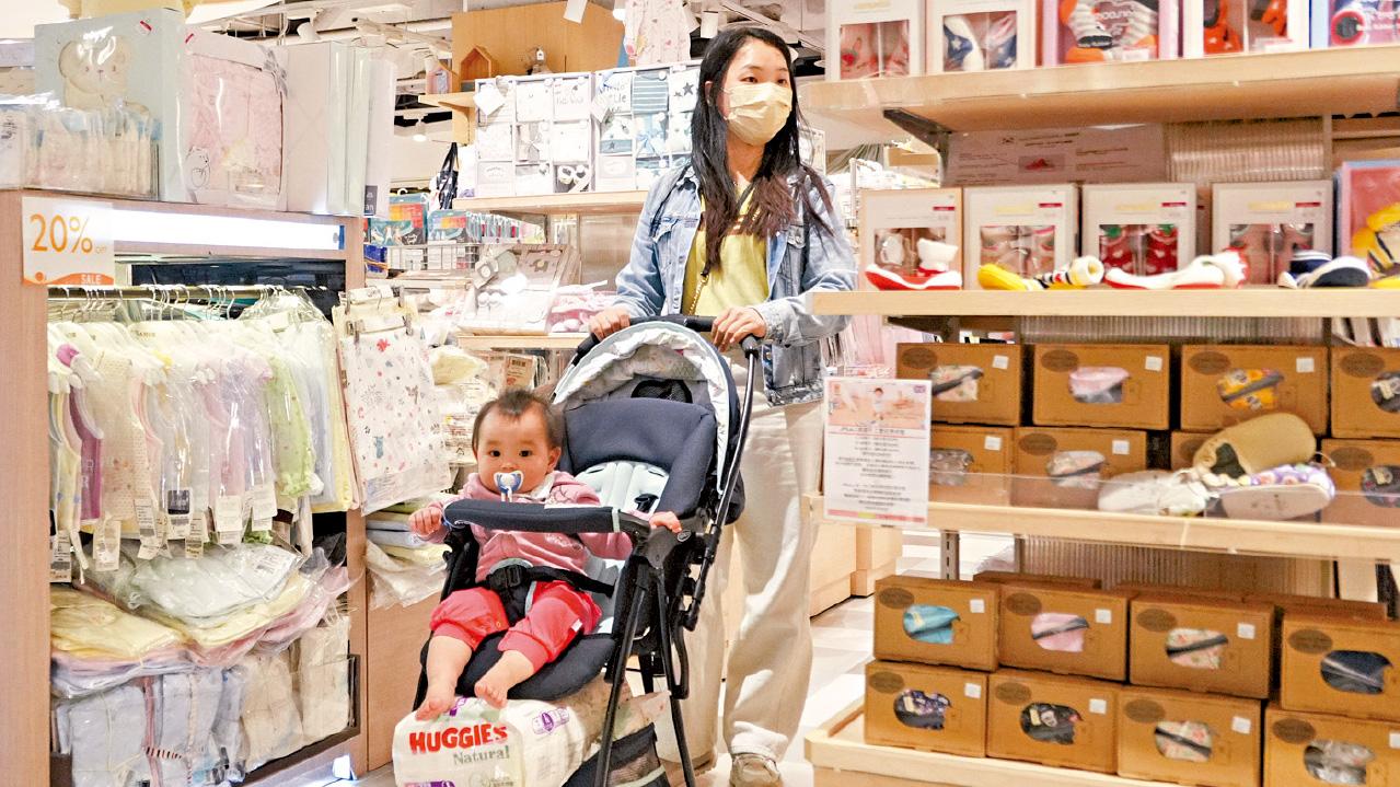 逾八成多職媽媽感吃力 另七成婦女不考慮生育