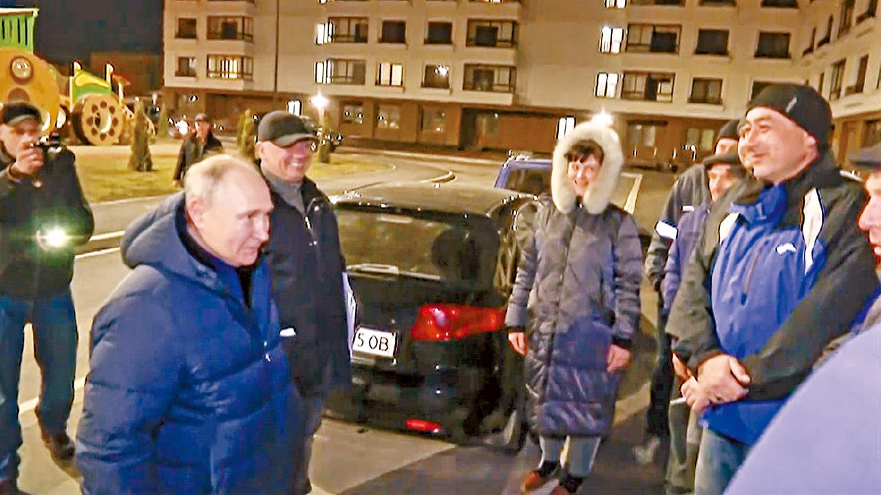 轉移烏兒童遭國際法庭通緝 普京突訪馬里烏波爾疑示威