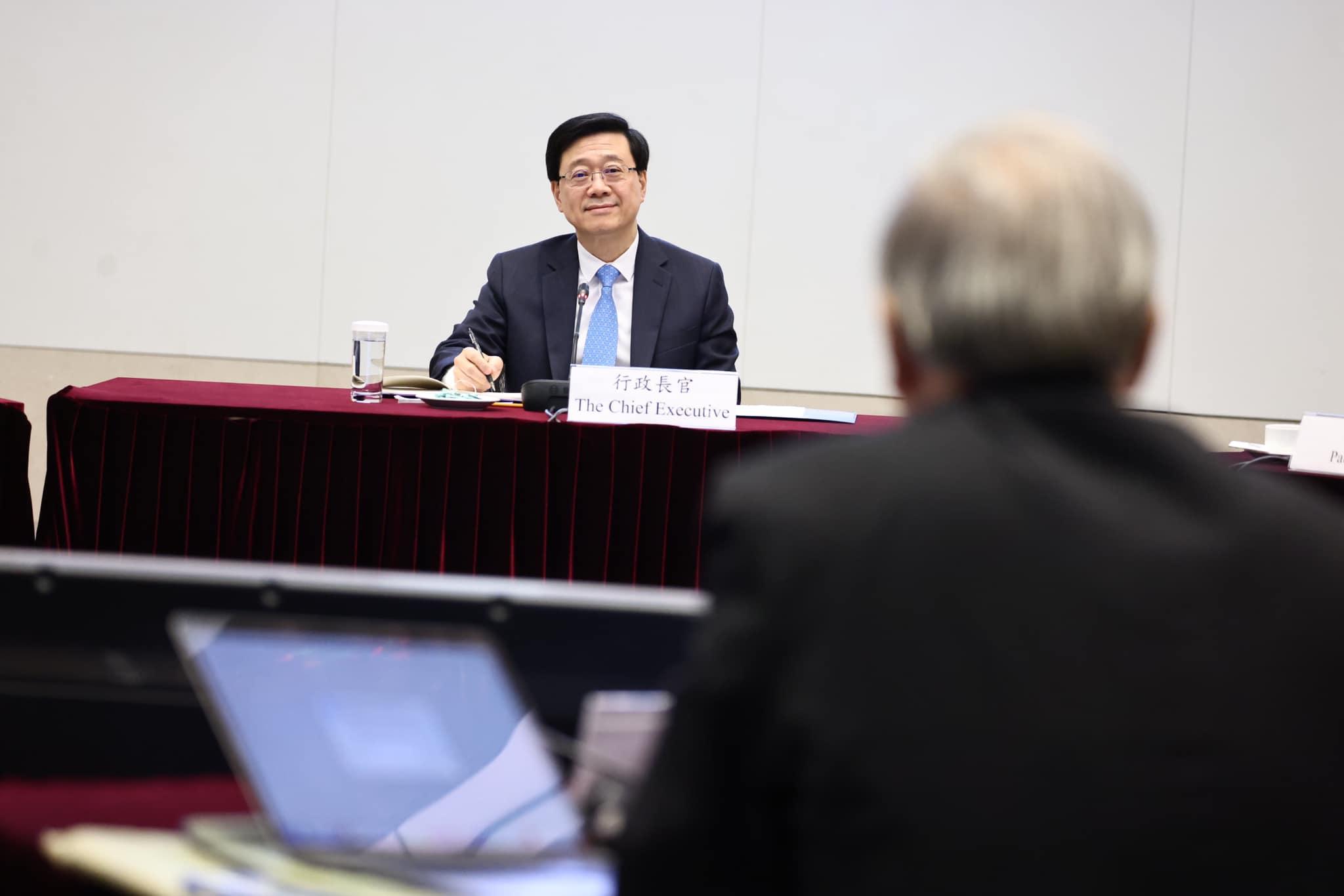 特首顧問團今日在政府總部舉行首次會議。(李家超fb圖)