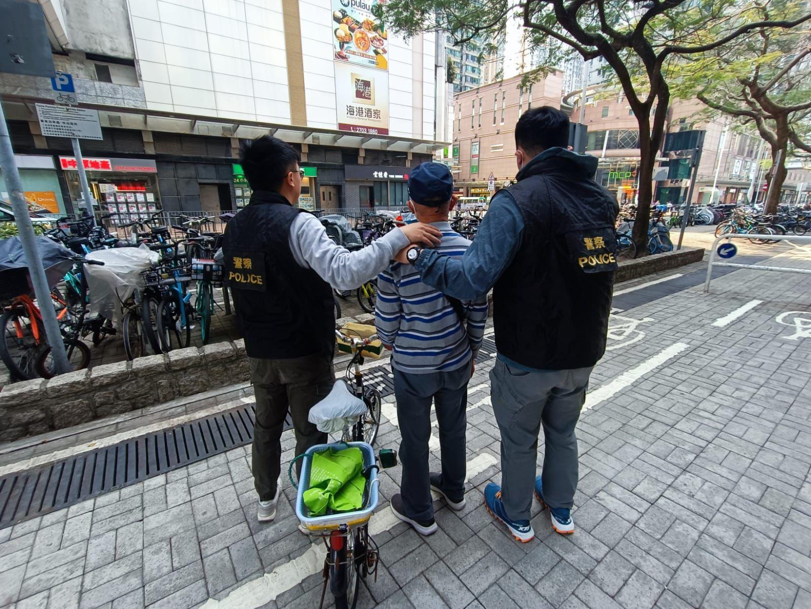 將軍澳77歲阿伯偷單車  遇警截查斷正被捕