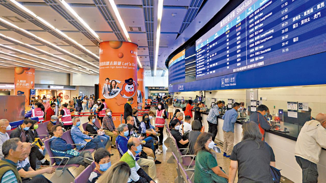 下月恢復長途班次 昨起開售 乘客高鐵站輪籌 等足幾個鐘