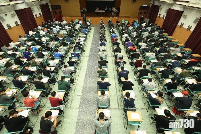 文憑試考生應考前需探熱簽申報表，筆試口試全程需戴口罩。(資料圖片)