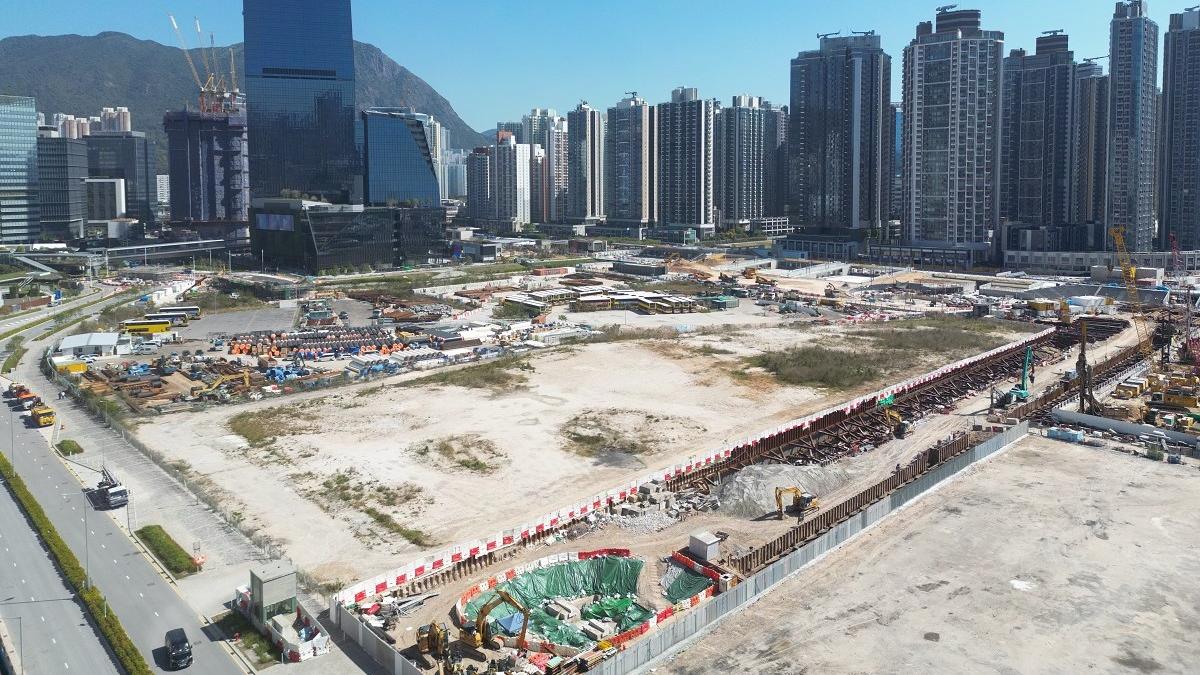 立法會財委會周五審議首批簡約公屋項目，圖為啟德世運道選址。(資料圖片)