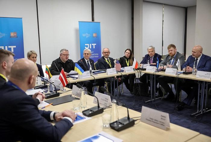 國際刑事法庭早前到訪烏克蘭利沃夫。(路透社)