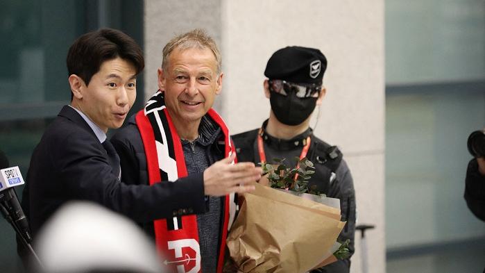 接掌南韓國家隊的奇連士文已到達南韓履新。(路透社)
