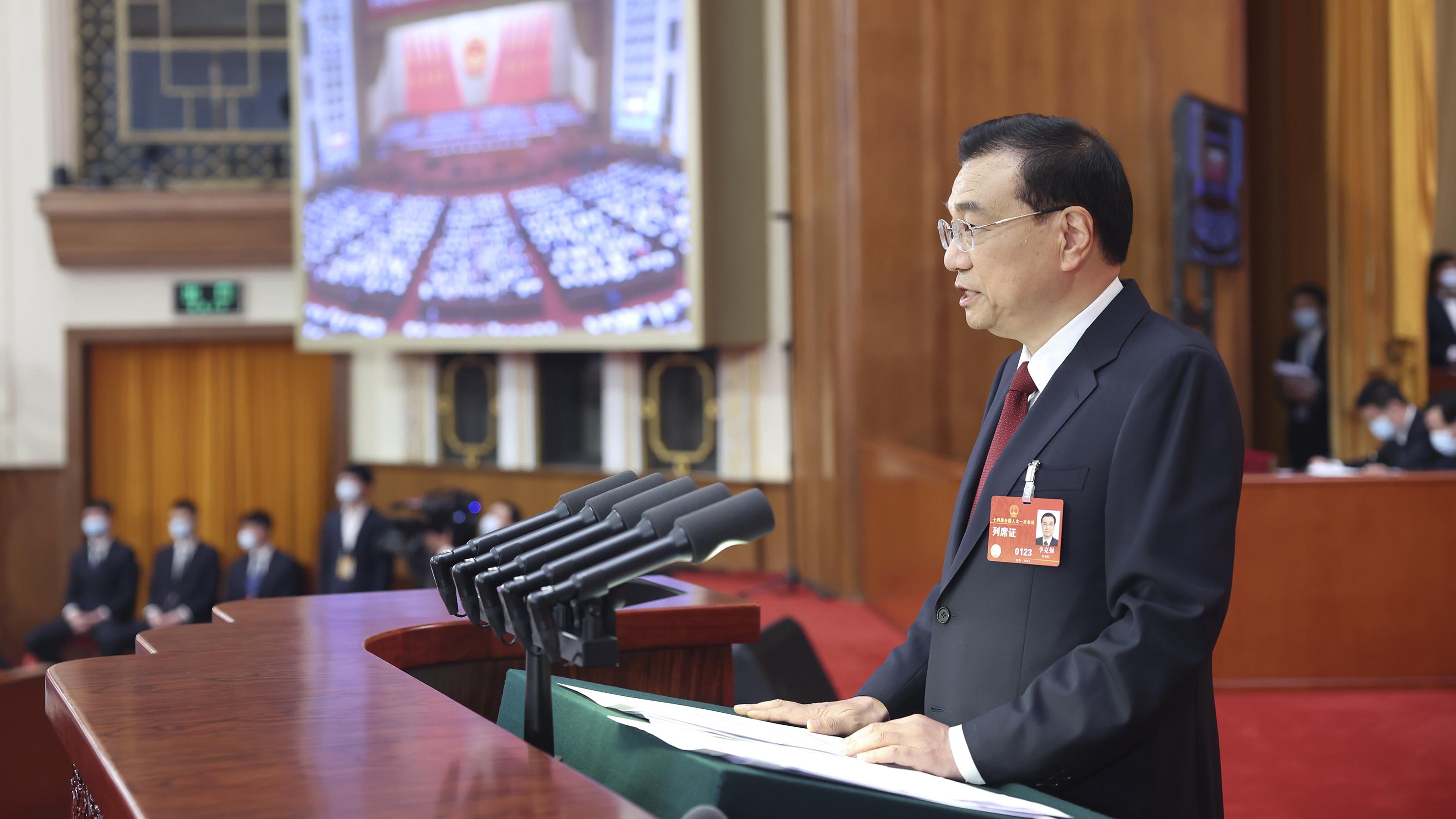 李克強發表任內最後一份政府工作報告。(新華社)