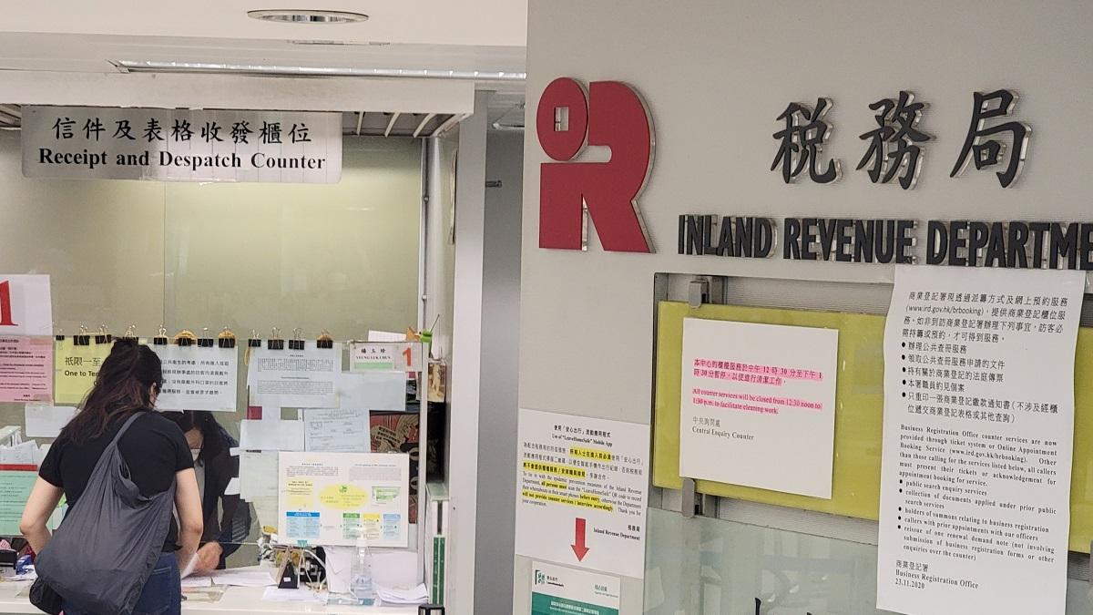 稅務局呼籲市民提防欺詐電郵。(資料圖片／鍾式明攝)