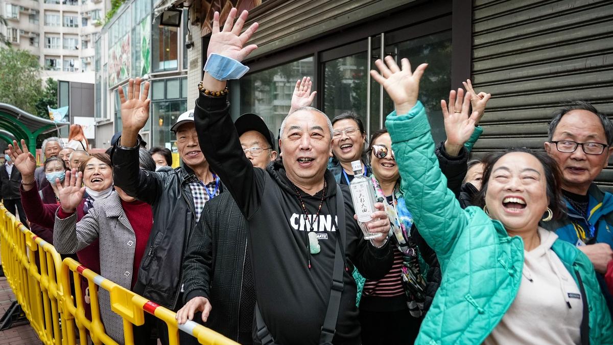 土瓜灣和紅磡街頭近月重現內地低價旅行團。(資料圖片／李睿哲攝)