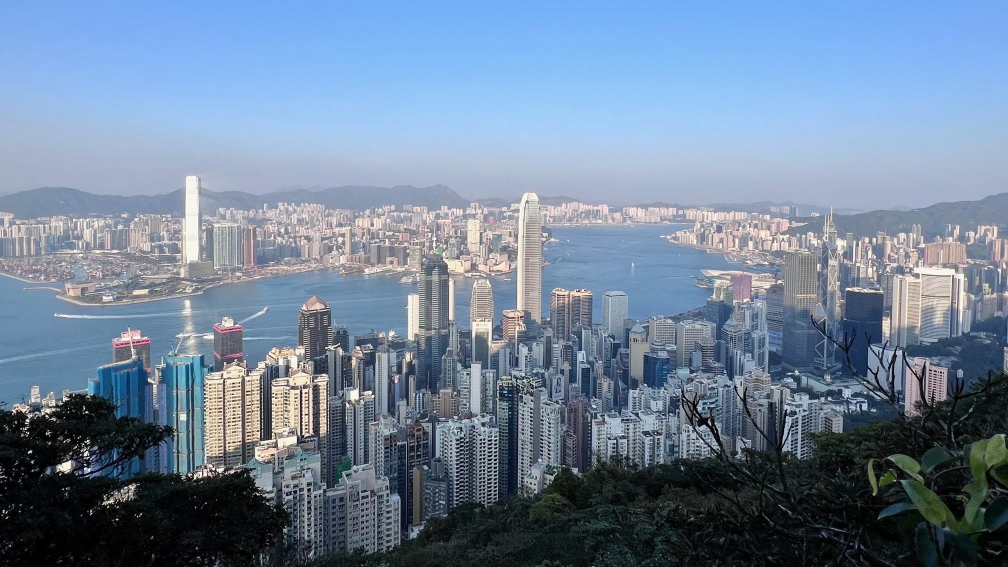 在通關復常及各種利好消息帶動下，樓市大反攻，2月份整體買賣登記拾級而上錄5,982宗，總金額則創半年次高，有望帶動本月挑戰7,500宗水平。(資料圖片)