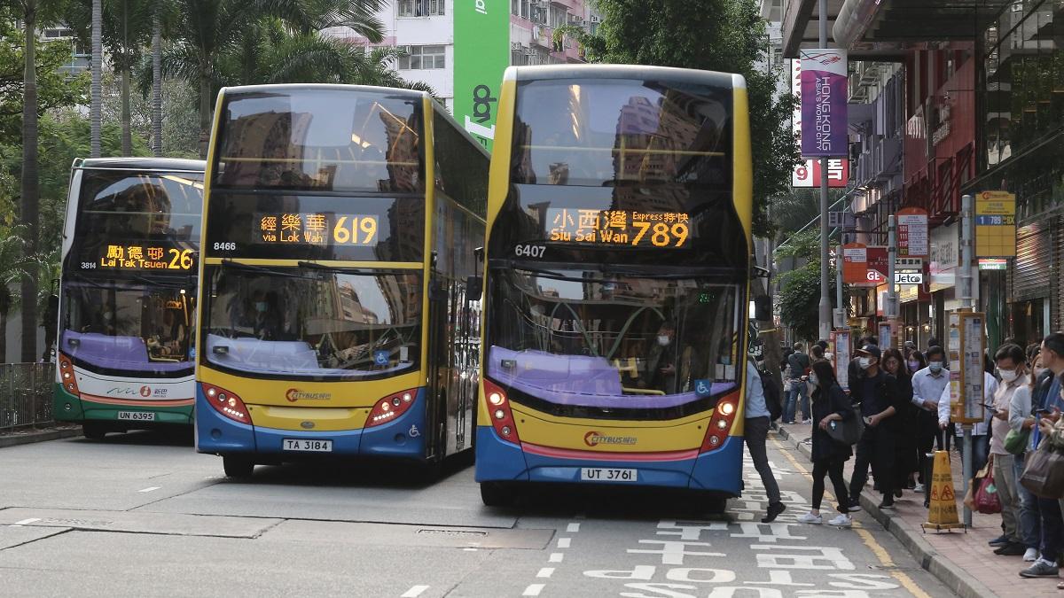 新巴和城巴的市區路線申請劃一加兩元。(資料圖片)