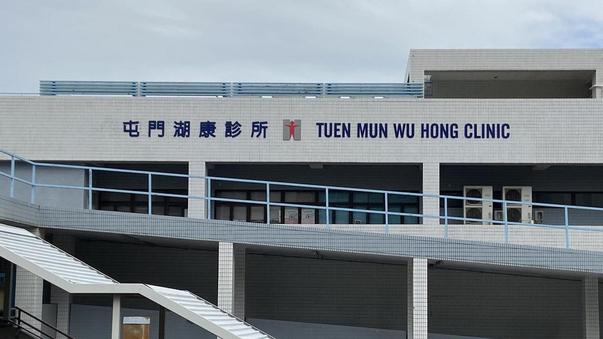 屯門湖康診所一隻窗戶從高處墮下。(資料圖片)