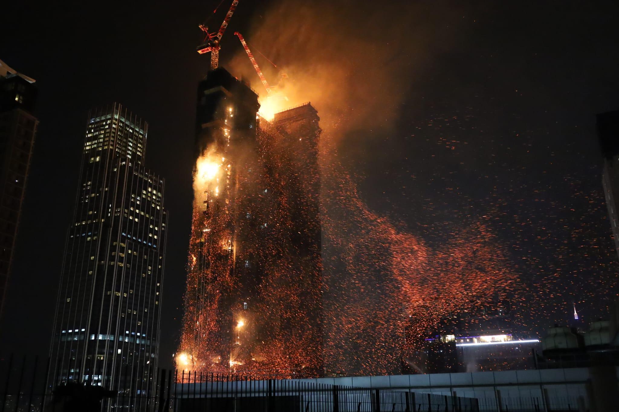 尖沙咀中間道地盤四級火 火勢波及國際電信大廈和喜來登酒店 至少兩人受傷