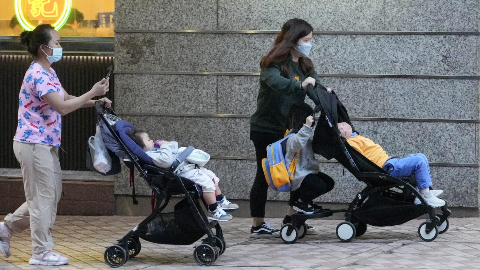 港人生育意願偏低　調查：逾五成受訪者稱將來不考慮生育  (李睿哲攝)